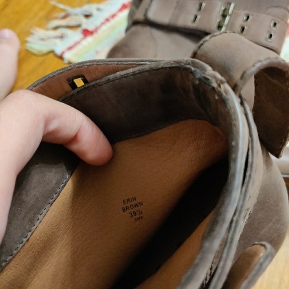 No 704b. Erin Brown Belt Heel Ankle Boots Size 9.5 - Picture 4 of 4